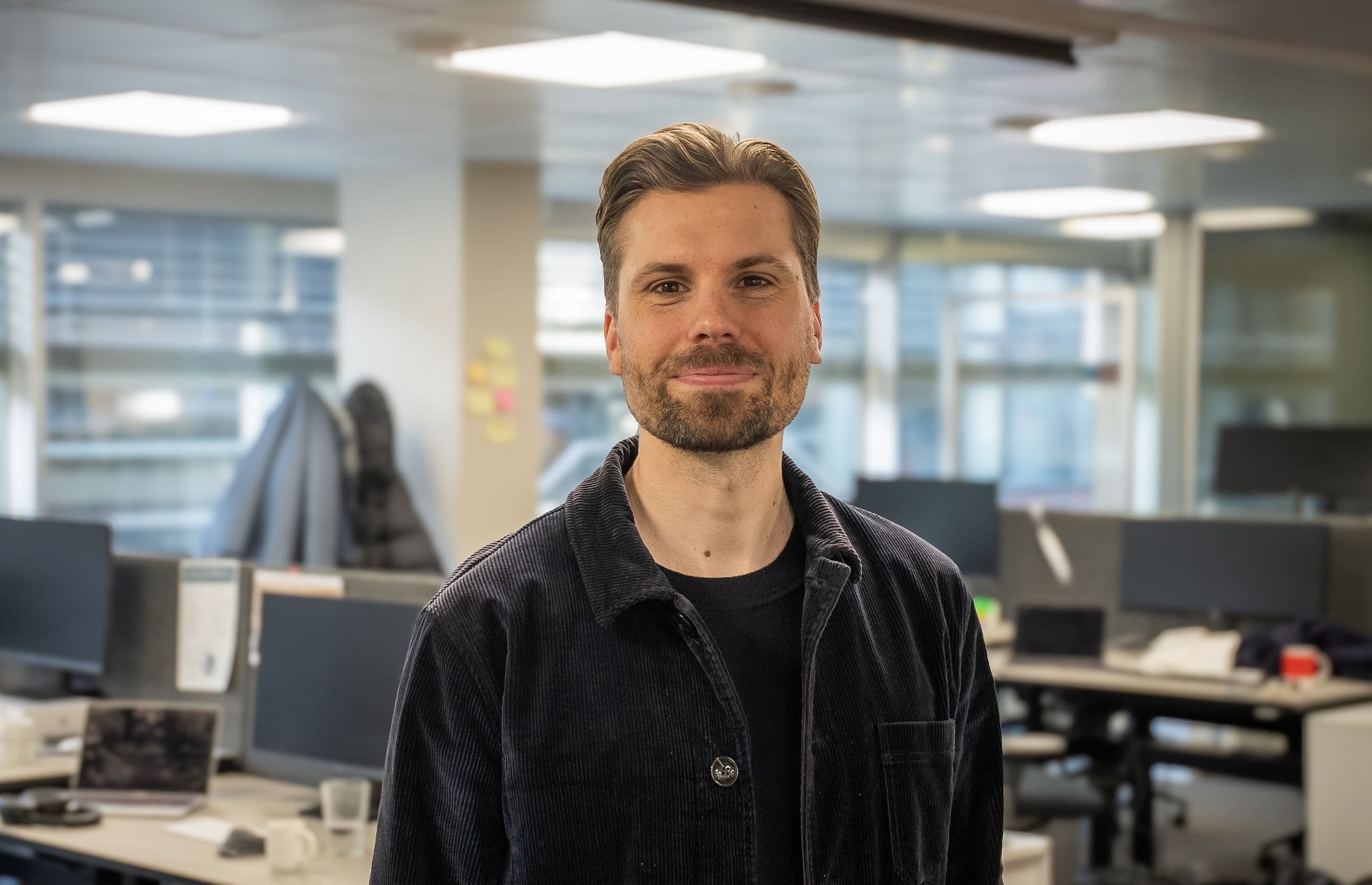 BORTKASTET: Håvard Helgesen er daglig leder i Videocation. Han forteller at rapporten «Norsk kompetansekompass 2026» viser at 80 prosent av bedriftsopplæringen ikke gir ønsket effekt. Årsaken er svikt i strategi og manglende organisatorisk forankring. Foto: Fredrik Torsvik