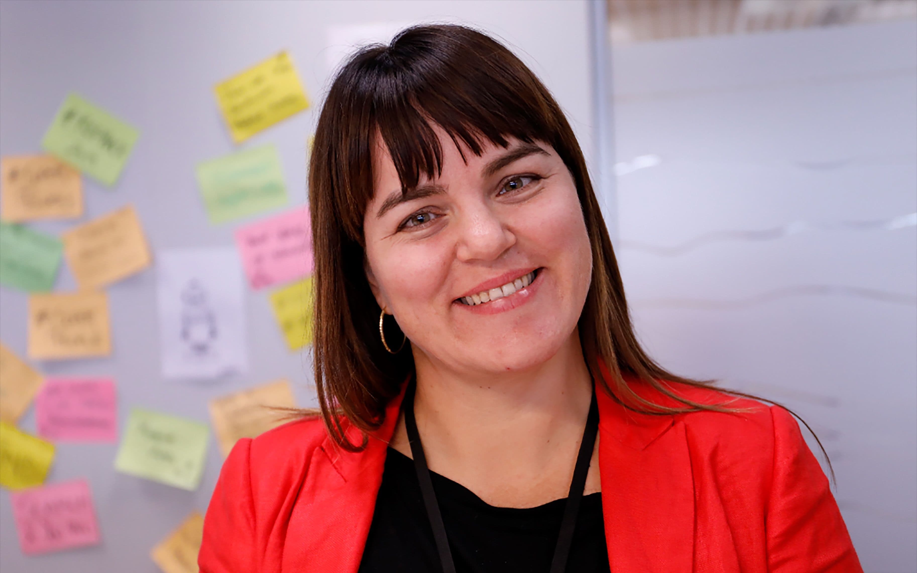 Merete Løland i Bouvet har valgt en tydelig retning med mindre fokus på kurs – og mer fokus på læring som faktisk skjer i arbeidshverdagen.