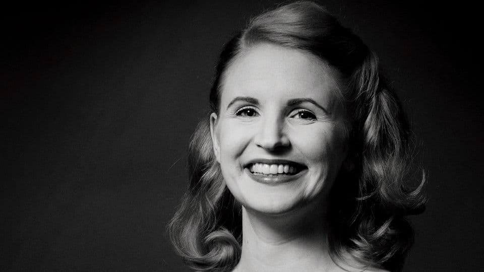 ER POSITIV: Ragnhild Holmås er ekspert på tekst, og ønsker den nye språkloven velkommen. Foto: Videocation.no.